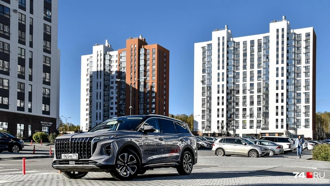 По итогам первой половины 2025 года продажи Hongqi в России слегка подросли на фоне падающего рынка, однако выполнение плана в 12 тысяч машин к концу года кажется не слишком вероятным | Источник: Артем Краснов