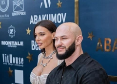 Приняла букет и позволила поцеловать руку: Джиган пытается вернуть Оксану Самойлову красивыми жестами