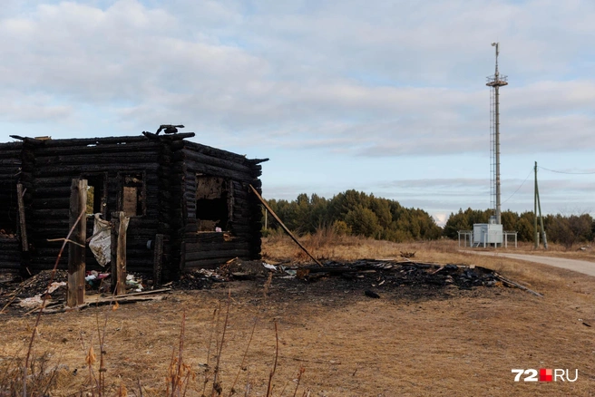 Детей нашли в зале, где они сидели вместе с бабушкой  | Источник: Ирина Шарова / 72.RU