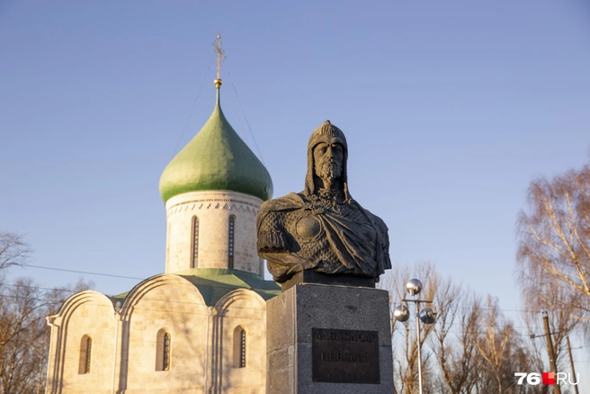Работы проходят неподалеку от Спасо-Преображенского собора, заложенном в 1152 году | Источник: Александра Мамонтова / 76.RU