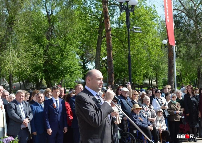 Врио губернатора обращается к участникам «Вальса Победы» и другим горожанам | Источник: Анастасия Баринова / 56.RU