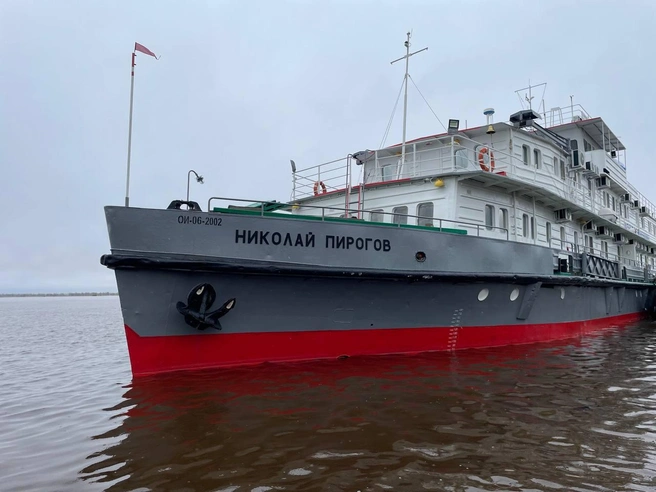 Сейчас теплоход уже остановился в Кондинском районе, в поселке Луговой | Источник: Центр профессиональной патологии
