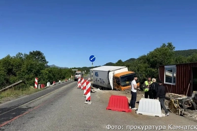 На Камчатке водитель грузовика насмерть сбил дорожного рабочего