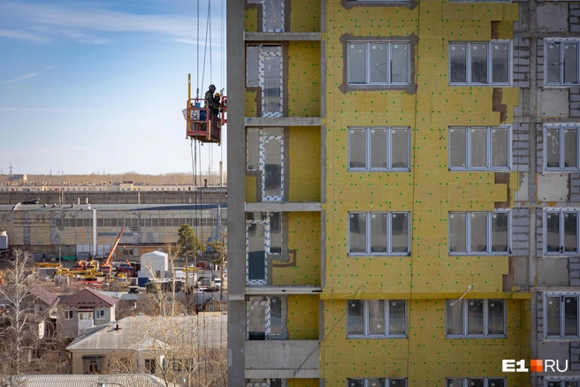 Чем больше новых затрат у девелоперов, тем сильнее подорожают квартиры | Источник: Владислав Лоншаков / E1.RU