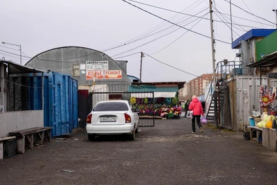 Tyumen's Yuzhny Market Prepared for Demolition