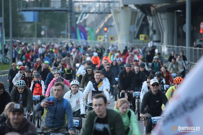 Тысячи велосипедистов и супербайки засветили ЗСД сегодня вечером | www.fontanka.ru