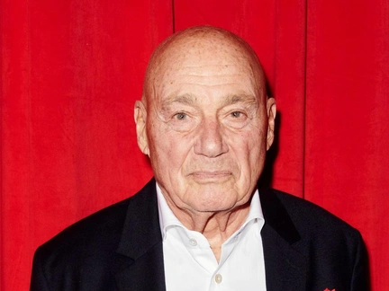 Познер осунулся, жена Смолова развеялась без него после родов: звезды на рождественском ужине