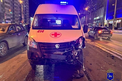 Ambulance Collides with Car in Samara Center, Another Ambulance Called