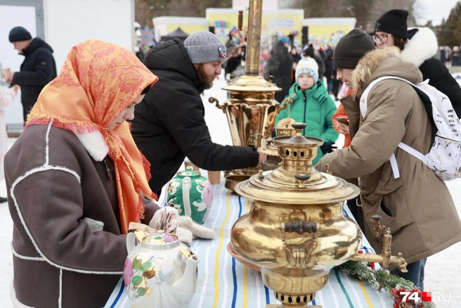 Без чая из самовара, конечно, тоже никуда  | Источник: Михаил Шилкин 