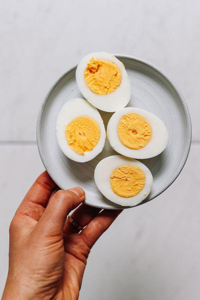 Почему вареные яйца не хранят в холодильнике