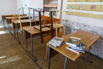 Teachers in Fur Coats as Volgograd Schoolchildren Freeze