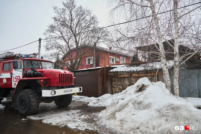 Пожарные машины далеко пока не отъехали | Источник: Роман Данилкин / 63.RU