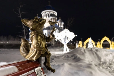 В Сургуте установили бронзовых лис как символы города