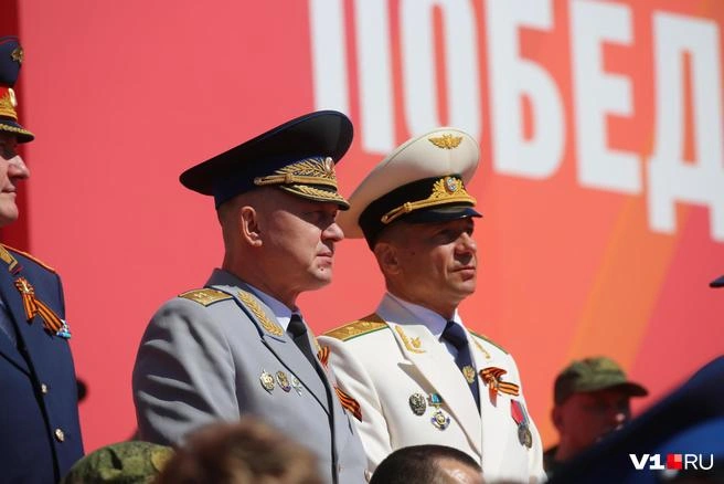 Руководителей регионального управления ФСБ и областной прокуратуры от главы СК Василия Семенова отделяла едва заметная, но всё же видимая дистанция | Источник: Константин Завриков / V1.RU