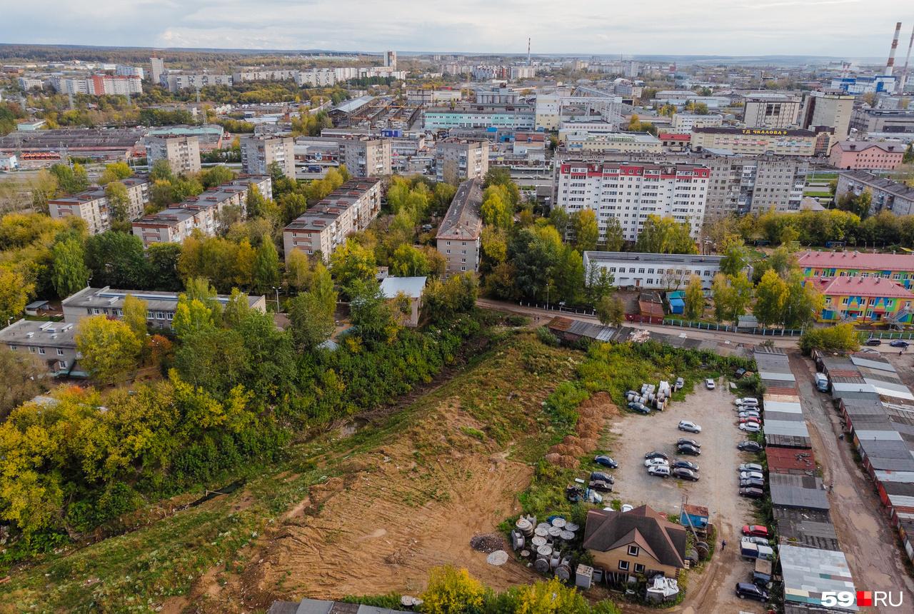 В Перми часть участка, по которому течет река Зеленка, изъяли из частной  собственности (ей владел застройщик «ОСТ-6», входящий в «Ясно  девелопмент»), построят ли дома в логу между ЖК Арсенал и Зеленым  хозяйством -