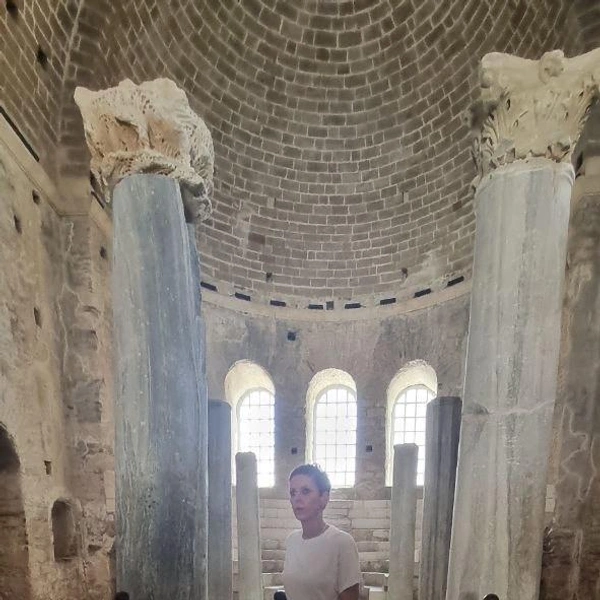  — И вообще, как мне сказал там один турок: «У нас большой позор, если человек с инвалидностью живет отдельно от своей семьи. Потому что это значит, что семья о нем не смогла позаботиться». Конечно, эта точка зрения мне абсолютно чужда. Для меня большой позор, если я буду обузой для своей семьи, а потом останусь одна не у дел, не умея ничего готовить и будучи абсолютно несамостоятельной в быту | Источник: Ольга Лифанова / vk.com