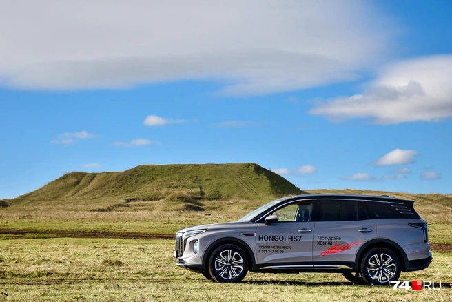 Hongqi HS7 — пример пятиметрового китайского кроссовера с классической силовой установкой: 2-литровый ДВС, восьмиступенчатый автомат, полный привод с муфтой | Источник: Артем Краснов