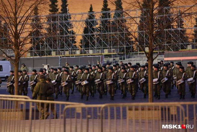 Военные отрабатывают синхронность | Источник: Дмитрий Толстошеев / MSK1.RU