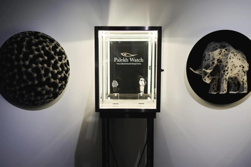 Резиденты VS Gallery создали дизайн капсулы Palekh Watch