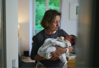 «Устала от дочери и внука, не хочу никакой ответственности»: историю читательницы комментирует психолог