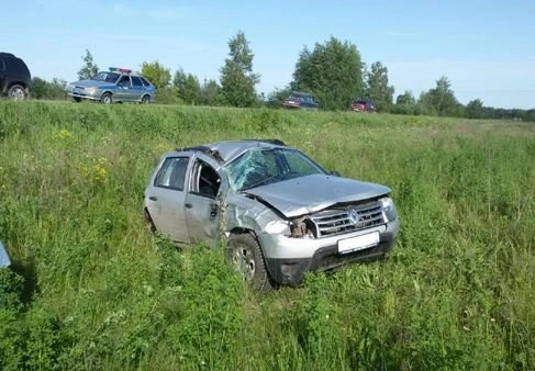 Под Ряжском Renault Duster опрокинулся в кювет | ya62.ru