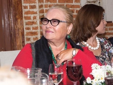 Нина Усатова научила молодых артистов целоваться