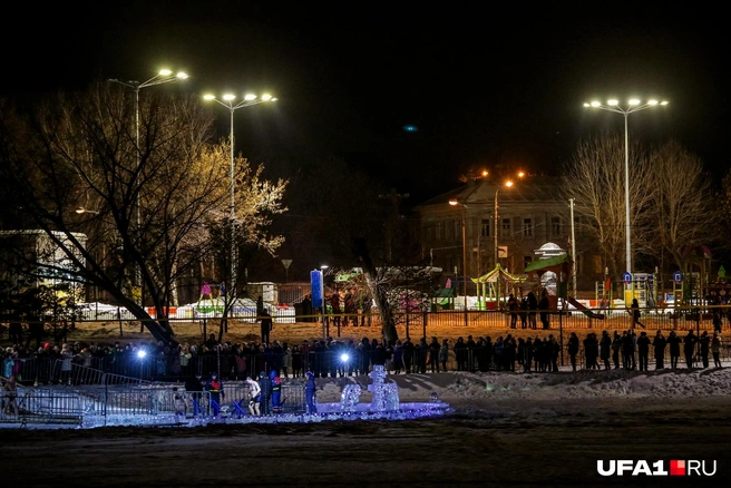 Желающих нырнуть в прорубь оказалось предостаточно