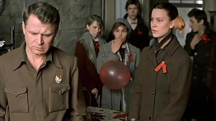 Источник: Кадр из фильма «Завтра была война» (Юрий Кара, 1987)