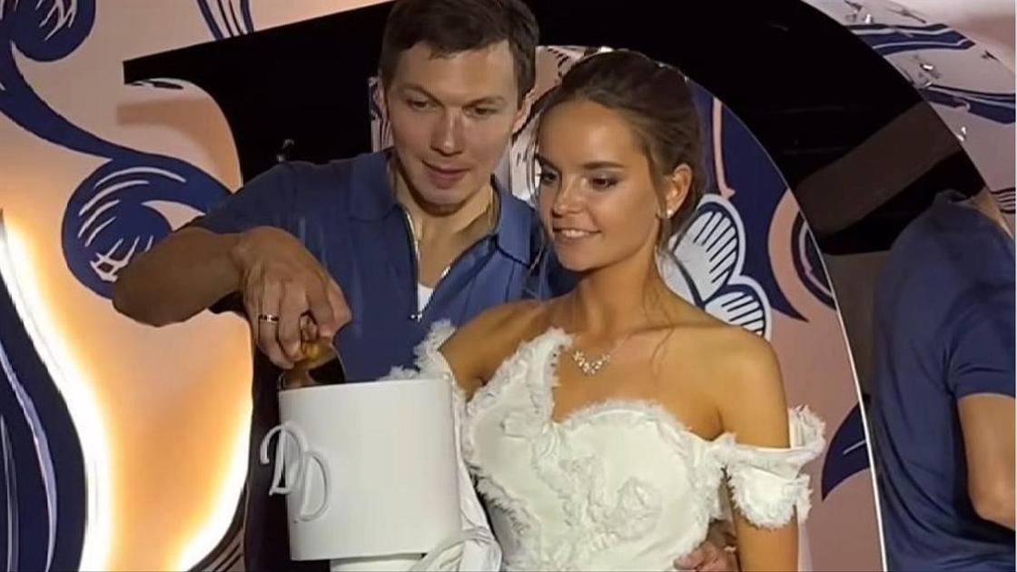 Сестра поймала букет невесты, железная Винер не смогла сдержать слез: свадьба Авериной и Соловьева