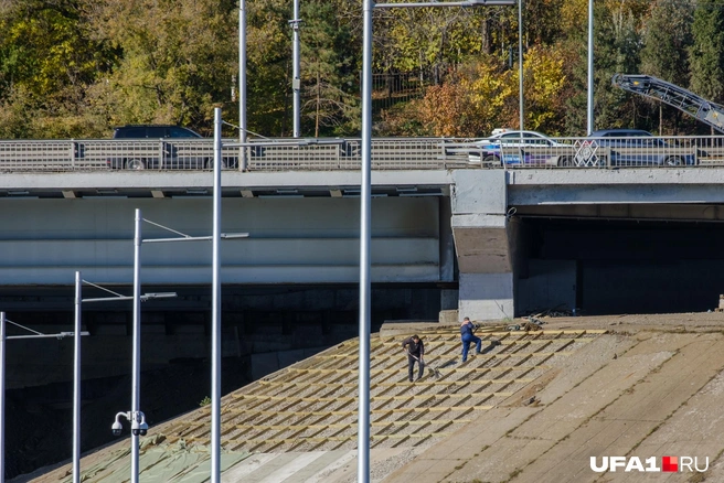 Бетонную кладку переделывают под всеми тремя мостами | Источник: Булат Салихов / UFA1.RU