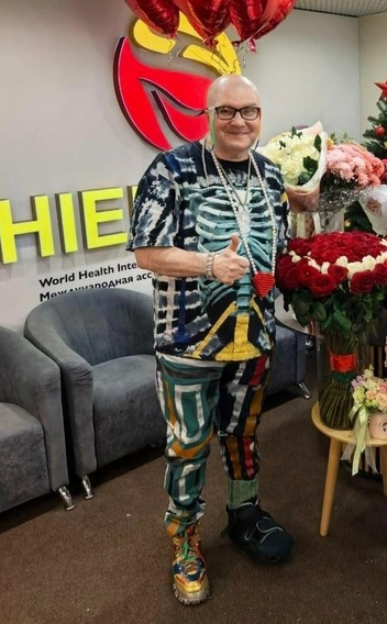 Сложно представить, что когда-то это были обычные джинсы и базовая черная футболка  | Источник: Александр Васильев 