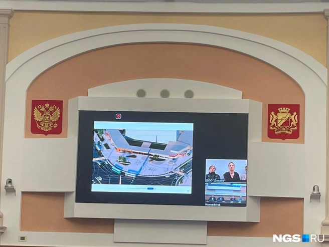 Пешеходные зоны на площади вымощены, члены рабочей группы предложили от этой идеи отказаться и заменить часть плитки на озеленение | Источник: Елизавета Горячева / NGS.RU