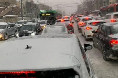 Вечером Челябинск встал в 10-балльных заторах