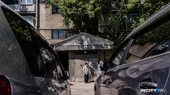 Жильцы тут несколько хмурые | Источник: Кирилл Фалеев / «ИрСити»