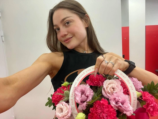 Дарите девушкам цветы | Источник: Анастасия Ефремова