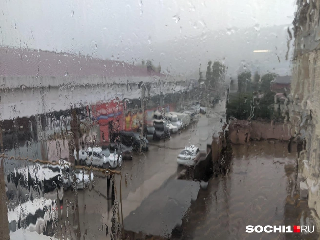 На курорте объявлено штормовое предупреждение. Холодно, но отопление выключили строго по графику еще неделю назад | Источник: Оксана Витязь