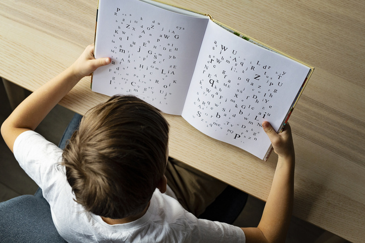 Нейропсихолог: «Ребенка с дислексией могут в школе записать в отстающие»