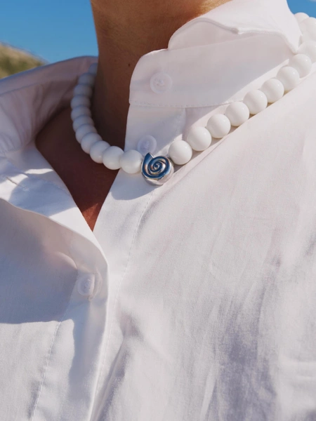 Колье из белого оникса Daisyknit х Sbleskom