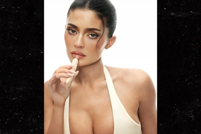 Кайли Дженнер: реклама блеска для губ и продажа дома