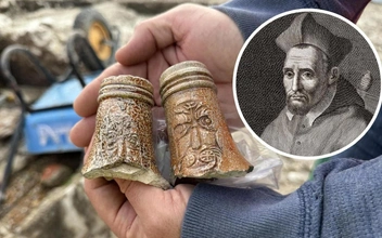 Над кем смеялись любители вина 400 лет назад? Археологи обнаружили бутылки XVII века с изображением лица