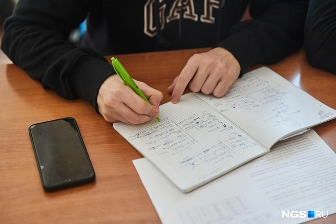 Одна из самых обсуждаемых тем — стоимость обучения в вузах | Источник: Александр Ощепков / NGS.RU