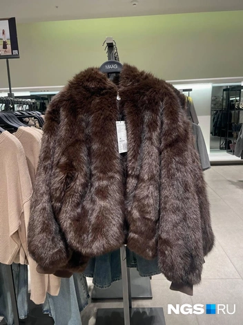 Шубка на замке Maag&nbsp;— 9&nbsp;999 рублей | Источник: Алёна Золотухина / NGS.RU 