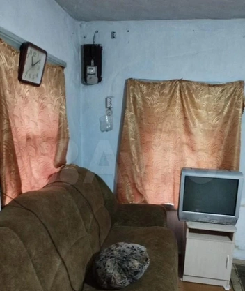 В доме есть кое-какая мебель и техника | Источник: сайт объявлений