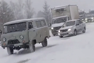 Снегопад нарушил движение на трассе Чита-Хабаровск в Забайкалье
