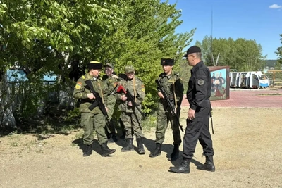 Ветеран СВО Макаров учит юных казаков военному делу