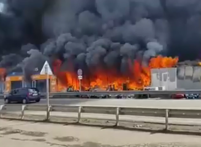 На рынке под Пятигорском произошел крупный пожар (видео) | ya62.ru