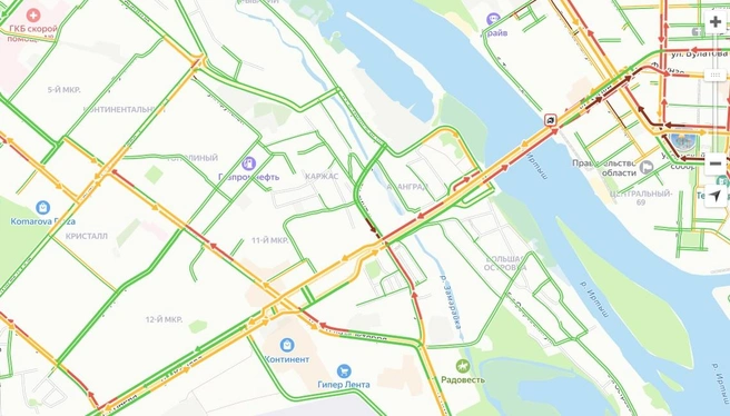 В районе метромоста с обеих сторон заторы | Источник: ngs55.ru/maps-traffic/