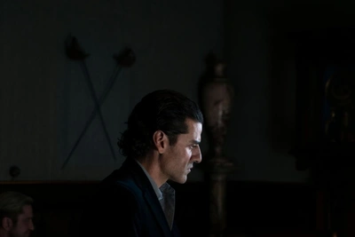 Оскар Айзек и Галь Гадот в триллере «Кодекс Данте»