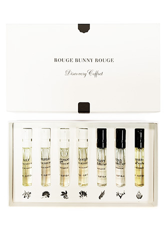 Discovery Coffret, Rouge Bunny Rouge«Собрание» семплов селективной парфюмерии английского бренда как идеальный способ познакомиться и «распробовать» почти все ароматы Rouge Bunny Rouge. В набор входит семь миниатюр по 2 мл каждый из коллекций Fragrant Confections и Provenance Tales.
Цена: 3150 руб.
Где купить: ru.rougebunnyrouge.com