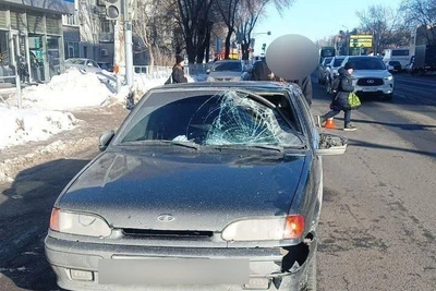 В Оренбурге водитель ВАЗ сбил мужчину, шедшего на красный